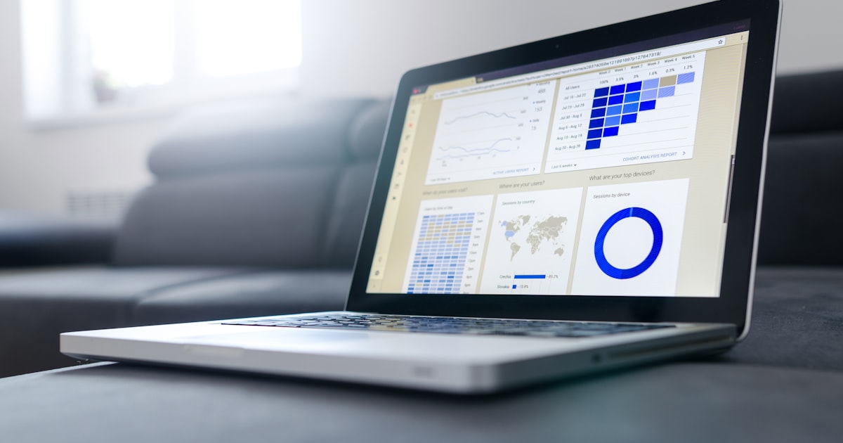 Looker Studio vs Power BI vs Tableau 徹底比較【2026年版】── 中小企業のBI（データ可視化・分析）ツール、どのサービスを選べばいいのか